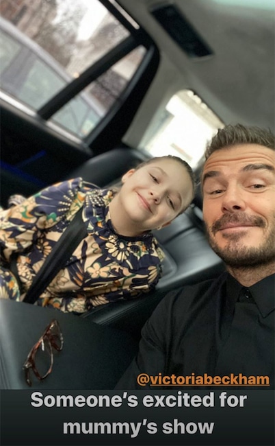 David Beckham et les enfants encouragent Victoria Beckham au défilé de mode